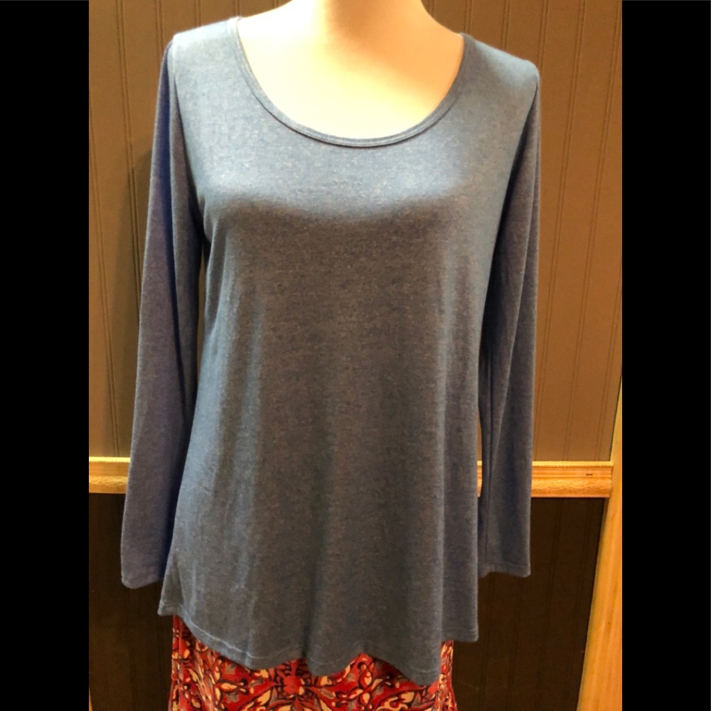 LuLaRoe “Lynnae” Women’s Tee💙Medium